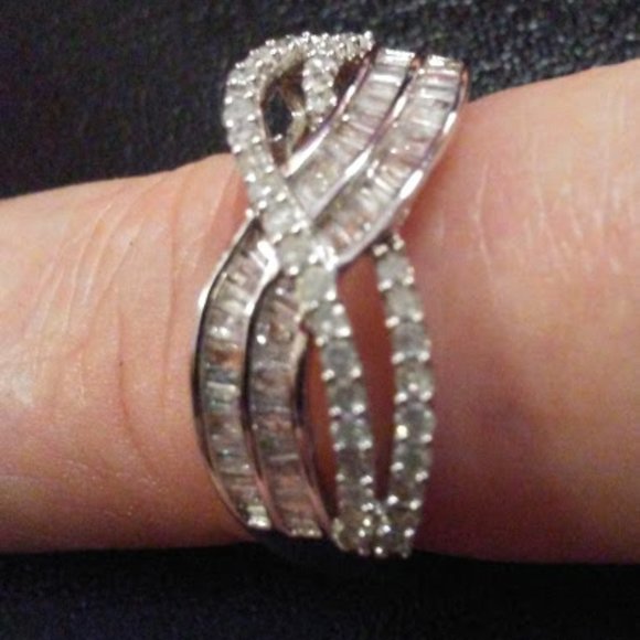 10k Plumb W. G. Diamonds Cross Over Band Ring 8 - Picture 6 of 12